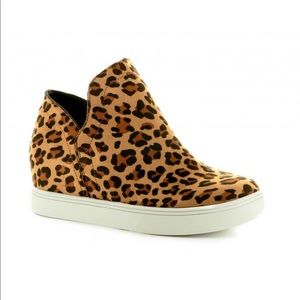 NWT Leopard wedge tennis shoe